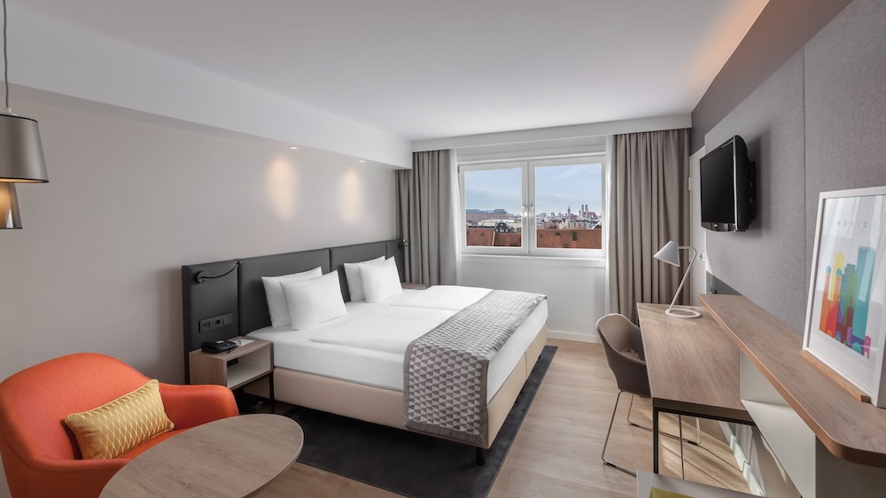 Habitación estándar, 1 cama de matrimonio grande, vistas a la ciudad del hotel Holiday Inn Munich - City Centre, An Ihg. Foto 4