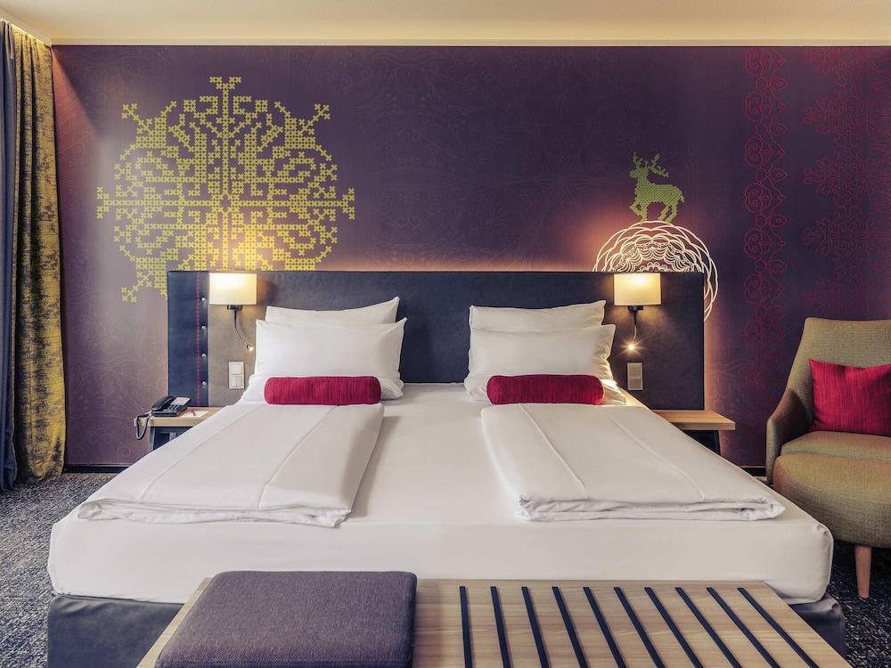 Habitación Superior con cama doble y sofá o sillón del hotel Mercure Muenchen City Center