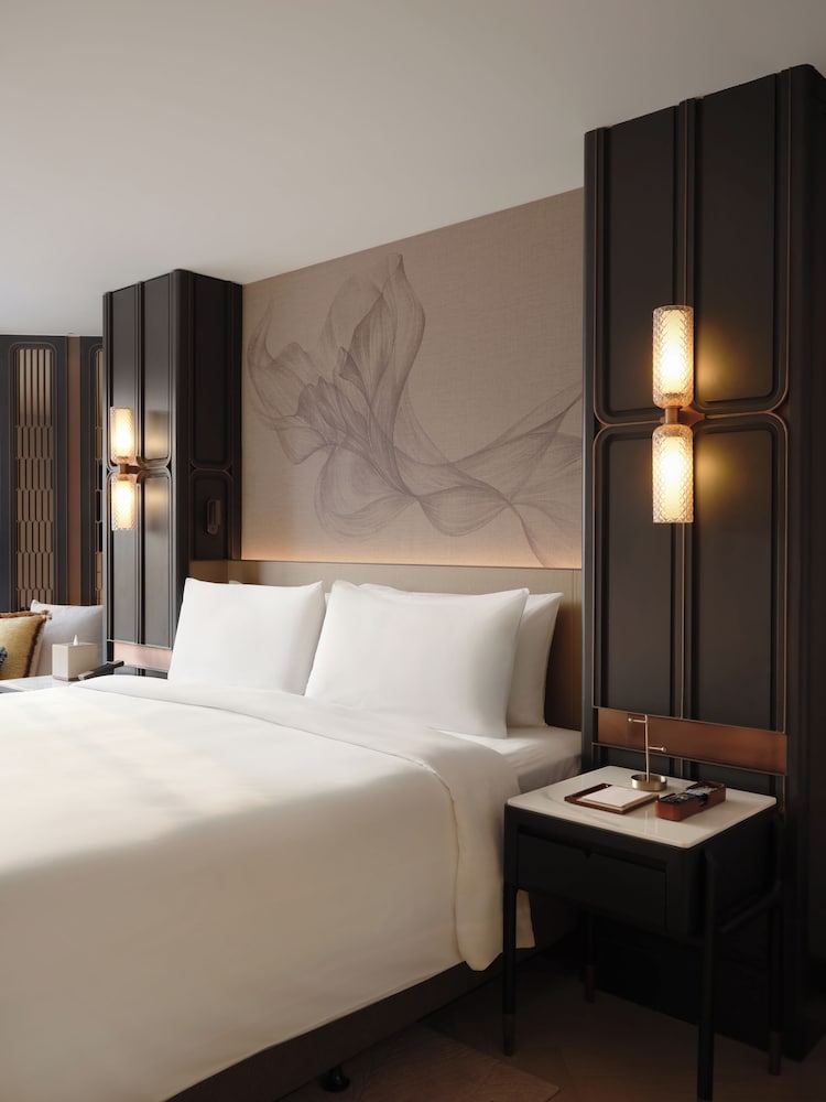 Habitación Deluxe, 1 cama de matrimonio grande (Corner) del hotel Fairmont Bangkok Sukhumvit. Foto 1