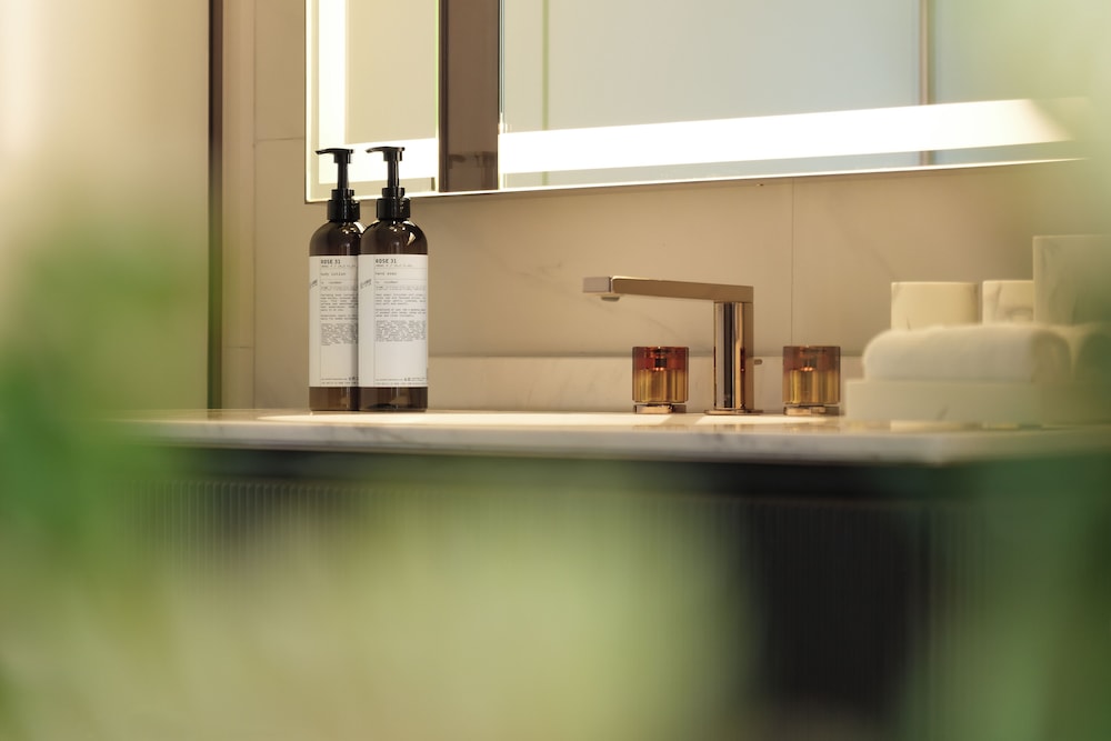 Habitación Deluxe, 1 cama de matrimonio grande del hotel Fairmont Bangkok Sukhumvit. Foto 4
