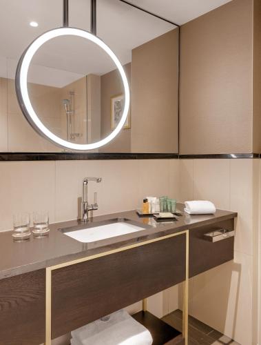 Junior Suite con Dos Camas del hotel Hilton Munich City. Foto 3
