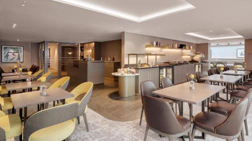 Junior Suite con Dos Camas del hotel Hilton Munich City. Foto 4