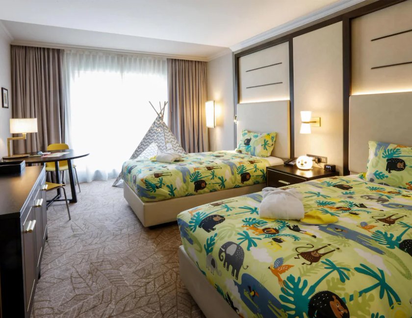 Habitación familiar, varias camas del hotel Hilton Munich City. Foto 1