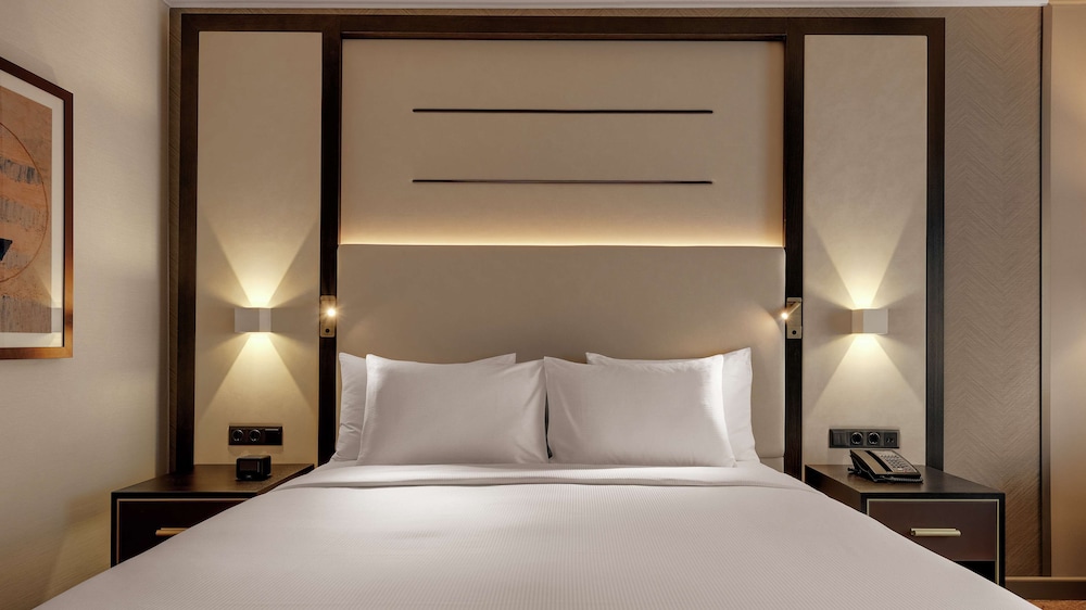 Habitación ejecutiva, 1 cama de matrimonio grande, no fumadores del hotel Hilton Munich City. Foto 2