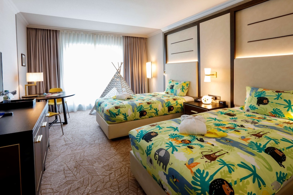 Habitación familiar, varias camas, habitaciones comunicadas del hotel Hilton Munich City. Foto 4
