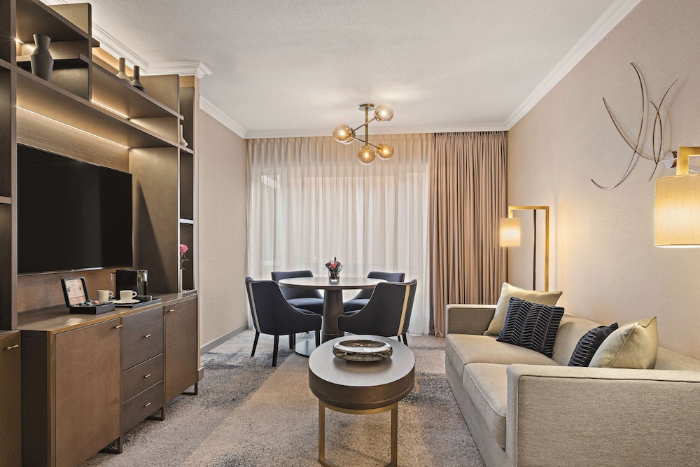 Suite junior, 1 cama de matrimonio grande del hotel Hilton Munich City