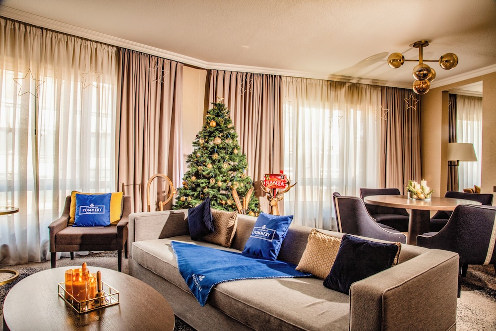 Suite ejecutiva (Pommery Christmas) del hotel Hilton Munich City. Foto 1