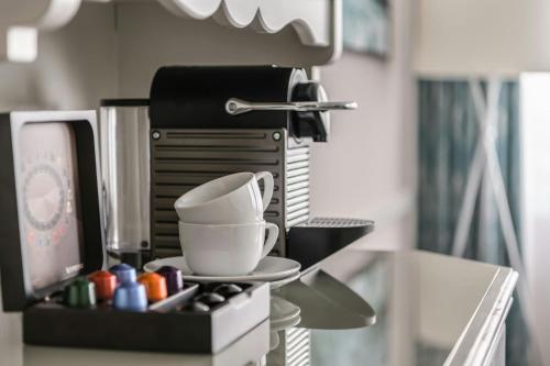 Suite Junior con acceso al Club Lounge del hotel The Westin Grand Munich. Foto 2
