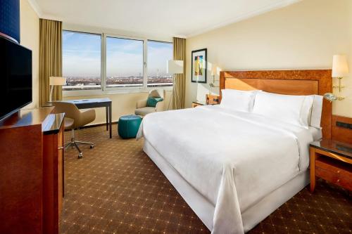 Westin Club Room, Guest Room, 1 King del hotel The Westin Grand Munich. Foto 1