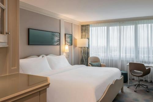 Suite Junior con acceso al Club Lounge del hotel The Westin Grand Munich. Foto 3