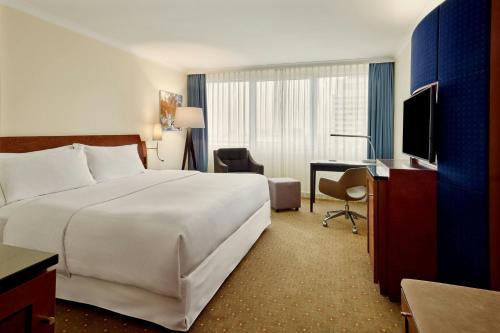 Suite Junior con acceso al Club Lounge del hotel The Westin Grand Munich. Foto 6