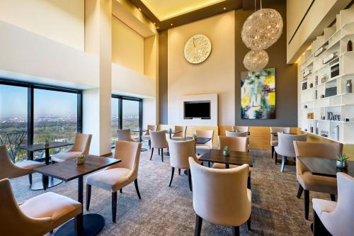 Westin Club Room, Guest room, 1 Queen del hotel The Westin Grand Munich. Foto 4