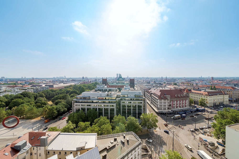 Habitación Premium con Vistas del hotel Nh Collection München Bavaria. Foto 9