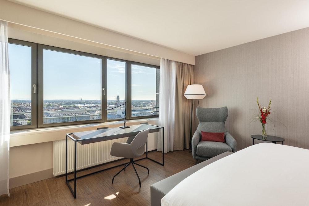 Habitación Premium con vistas y terraza del hotel Nh Collection München Bavaria. Foto 6
