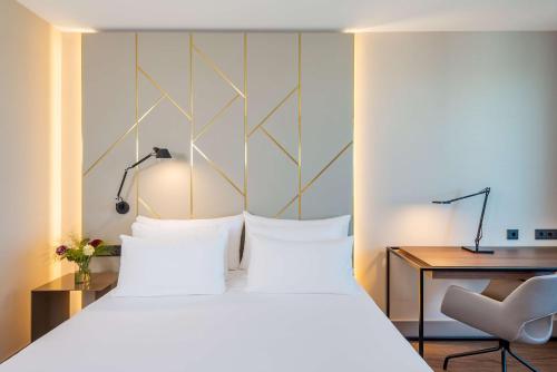 Habitación Doble Superior con vistas a la ciudad - 1 o 2 camas del hotel Nh Collection München Bavaria. Foto 1