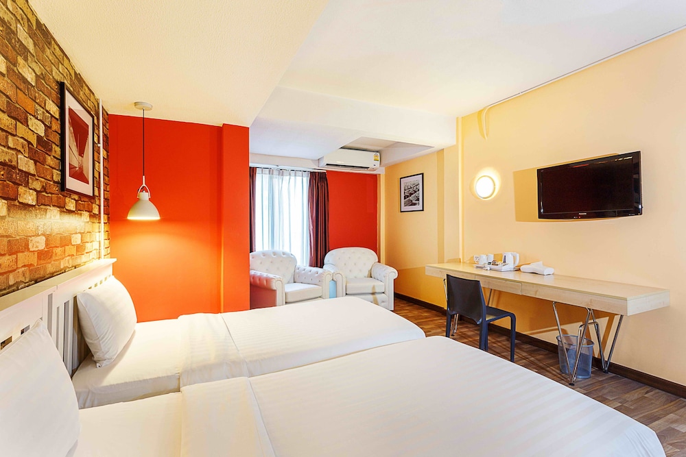 Habitación estándar con 2 camas individuales del hotel Ibis Styles Chiang Mai. Foto 2