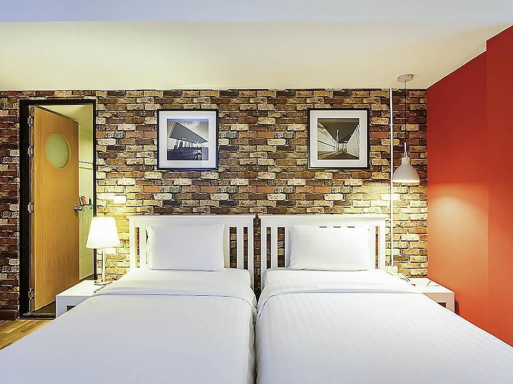 Habitación estándar con 2 camas individuales del hotel Ibis Styles Chiang Mai. Foto 5
