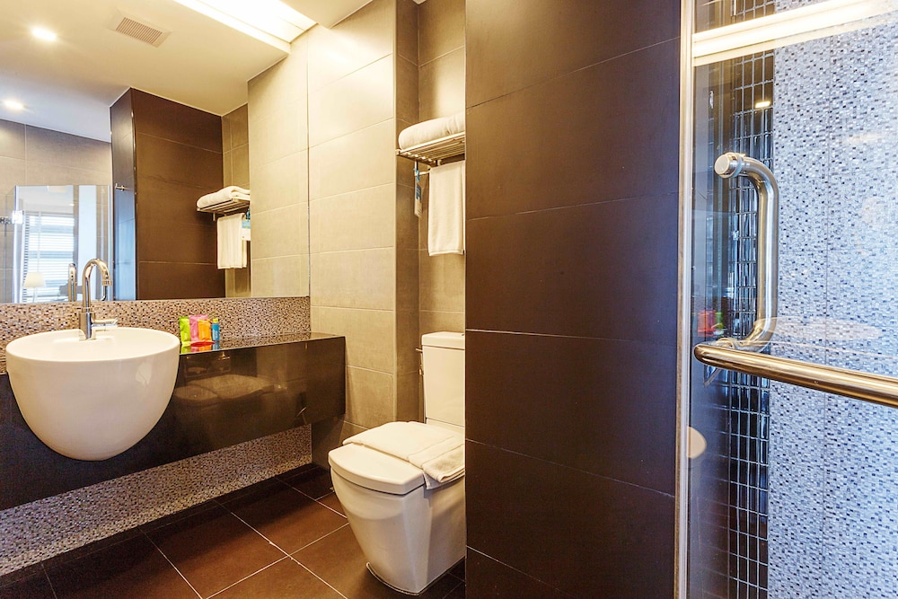 Habitación doble Lujo Vista ciudad del hotel Ibis Styles Chiang Mai. Foto 8