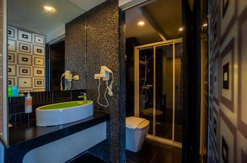Habitación Superior con 1 cama king - size del hotel Ibis Styles Chiang Mai. Foto 10