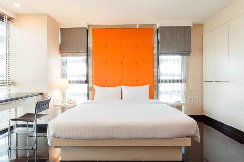 Habitación Deluxe con 1 cama king - size del hotel Ibis Styles Chiang Mai. Foto 6