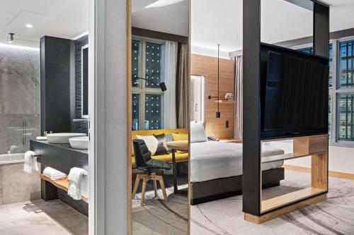 Suite Junior de 1 dormitorio con cama extragrande del hotel Hilton Munich Airport. Foto 2