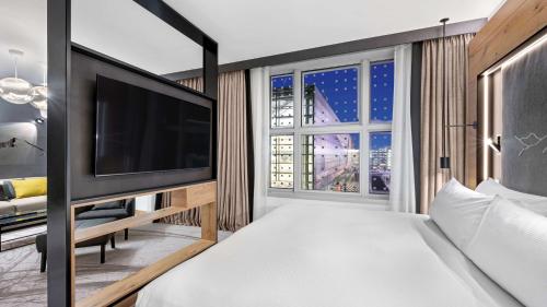 Suite Executive - Cama extragrande del hotel Hilton Munich Airport. Foto 3