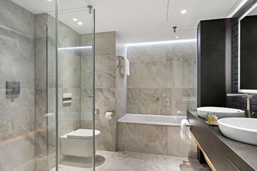 Suite Presidencial de 1 dormitorio con cama extragrande del hotel Hilton Munich Airport. Foto 5
