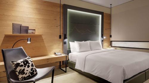 Habitación Deluxe con cama extragrande del hotel Hilton Munich Airport. Foto 13