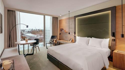Habitación Executive con cama extragrande del hotel Hilton Munich Airport