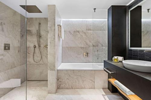 Suite Deluxe de 1 dormitorio con cama extragrande del hotel Hilton Munich Airport