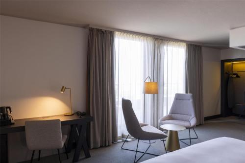 Suite Junior con balcón del hotel Scandic Nürnberg Central. Foto 4