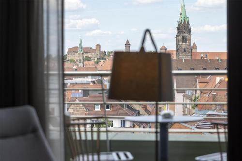 Suite Junior con balcón del hotel Scandic Nürnberg Central. Foto 5