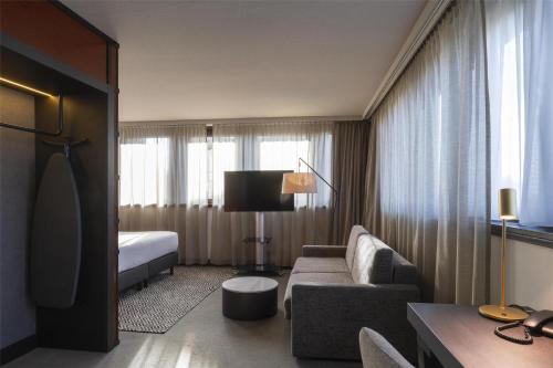 Suite Junior con balcón del hotel Scandic Nürnberg Central. Foto 11
