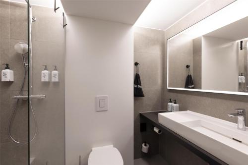 Suite Junior con balcón del hotel Scandic Nürnberg Central. Foto 13