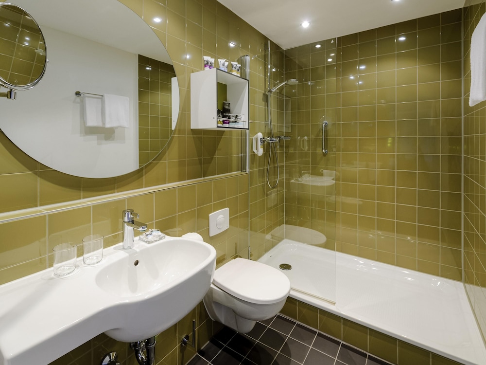 Habitación Estándar con cama doble del hotel Congress Mercure Nürnberg An Der Messe. Foto 8