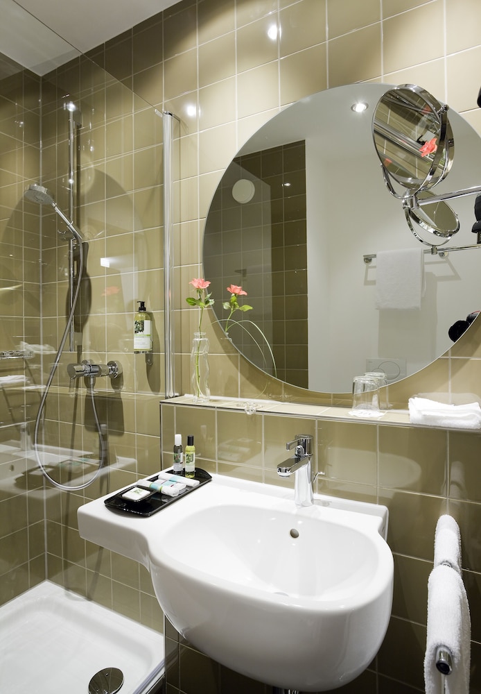 Habitación estándar con dos camas individuales, ubicación tranquila junto al parque del hotel Congress Mercure Nürnberg An Der Messe. Foto 2