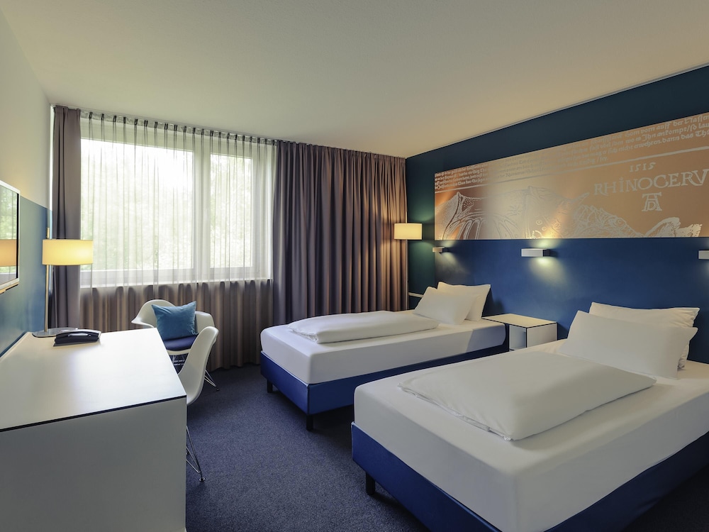 Habitación estándar con dos camas individuales, ubicación tranquila junto al parque del hotel Congress Mercure Nürnberg An Der Messe. Foto 3