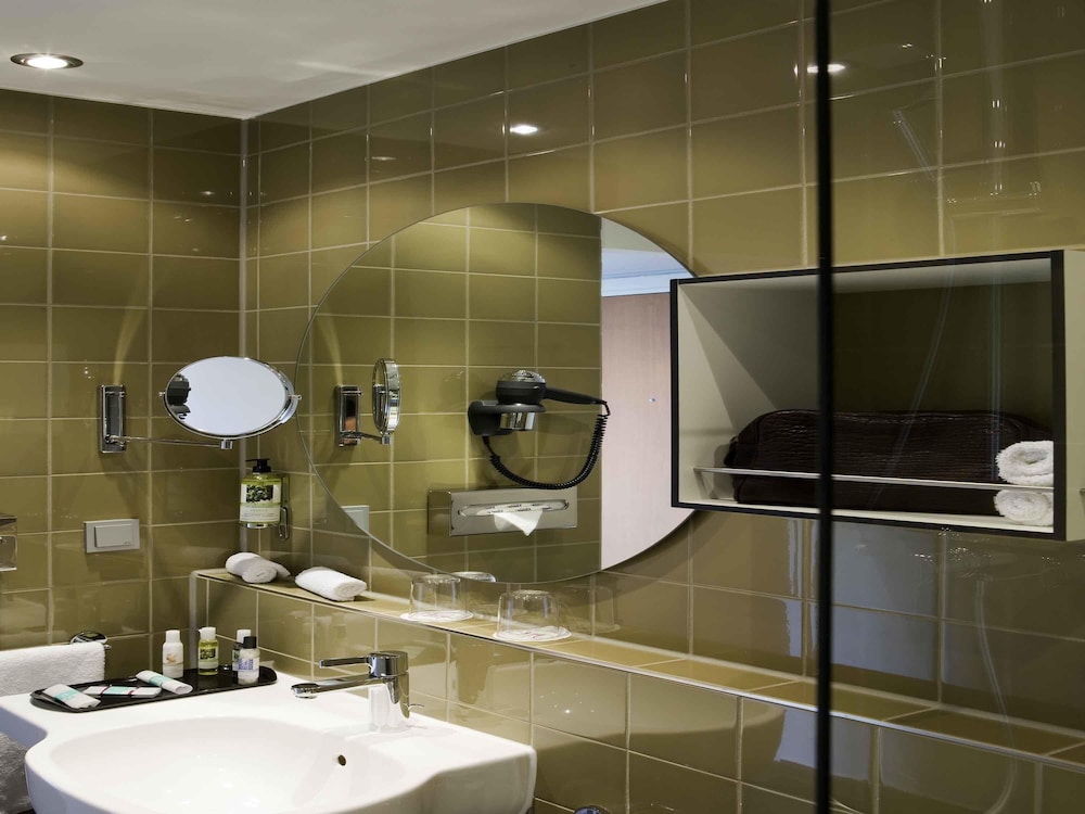 Habitación estándar con dos camas individuales, ubicación tranquila junto al parque del hotel Congress Mercure Nürnberg An Der Messe. Foto 6