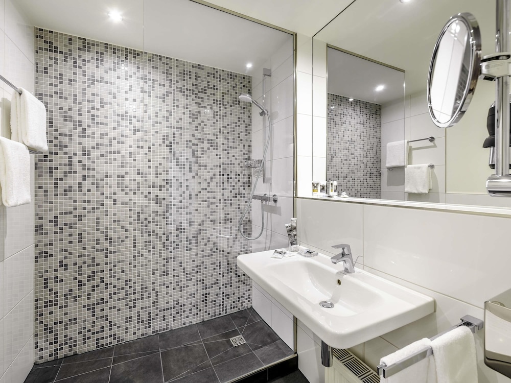 Habitación estándar con dos camas individuales, ubicación tranquila junto al parque del hotel Congress Mercure Nürnberg An Der Messe. Foto 7
