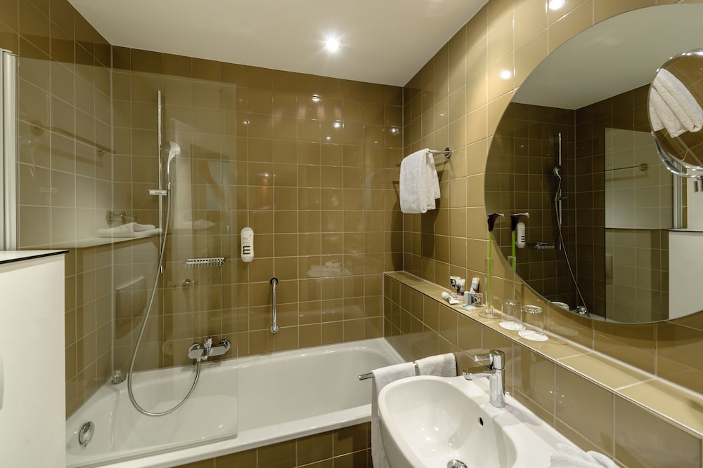 Habitación estándar con dos camas individuales, ubicación tranquila junto al parque del hotel Congress Mercure Nürnberg An Der Messe. Foto 8