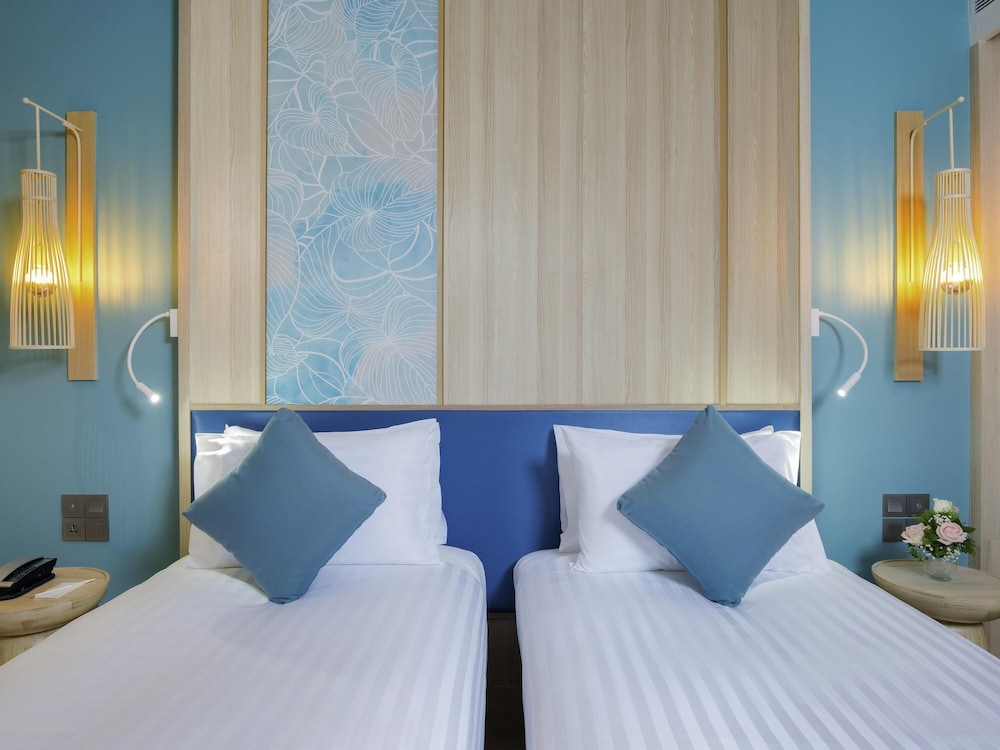 Habitación Deluxe con 2 Camas Individuales Vistas al Mar Ala Playa del hotel Mercure Samui Chaweng Tana. Foto 1