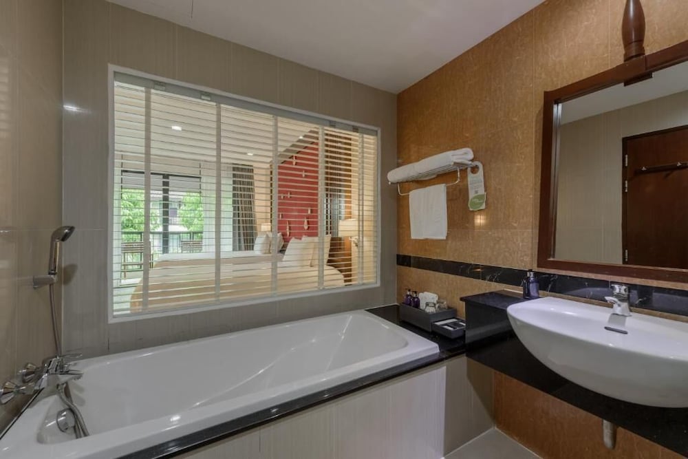 Habitación Deluxe, 2 camas dobles, acceso a la piscina del hotel Centara Anda Dhevi Resort and Spa. Foto 2