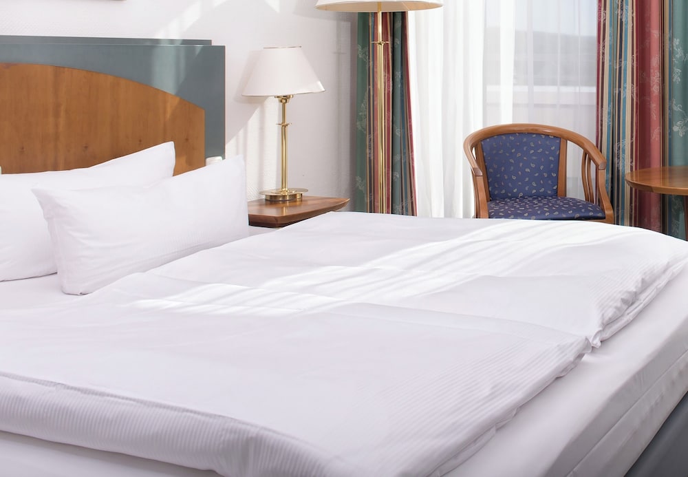 Habitación doble estándar con dos camas individuales de 90 x 200 cm del hotel Congress Hotel Weimar by Mercure .. Foto 2
