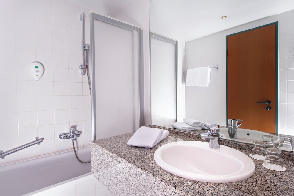 Habitación doble estándar con dos camas individuales de 90 x 200 cm del hotel Congress Hotel Weimar by Mercure .. Foto 4