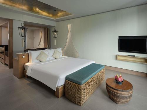 Habitación Doble Premier con cama extragrande del hotel Avista Hideaway Phuket Patong - Mgallery. Foto 2
