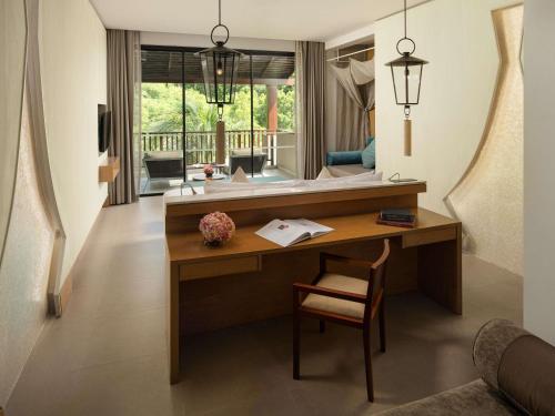 Habitación Doble Premier con cama extragrande del hotel Avista Hideaway Phuket Patong - Mgallery. Foto 3