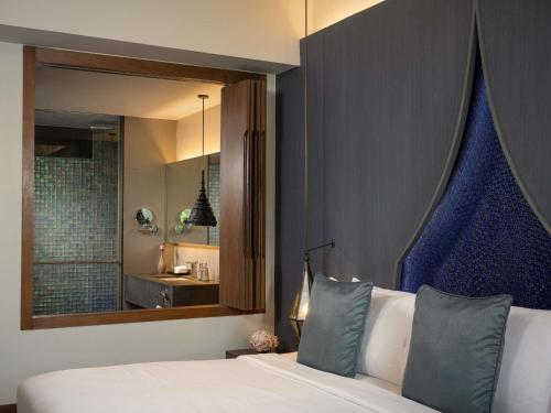 Habitación Deluxe con acceso a la piscina - 1 cama extragrande y sofá cama del hotel Avista Hideaway Phuket Patong - Mgallery