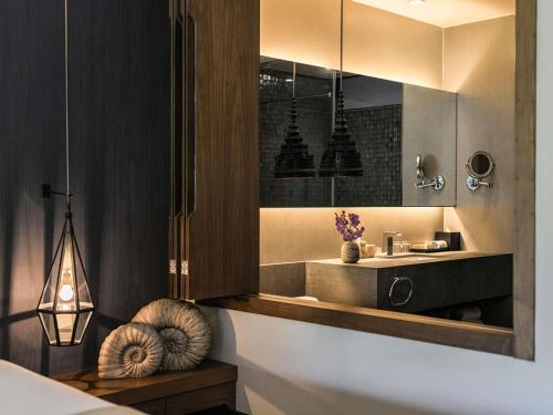 Habitación Deluxe con acceso a la piscina - 1 cama extragrande y sofá cama del hotel Avista Hideaway Phuket Patong - Mgallery. Foto 1