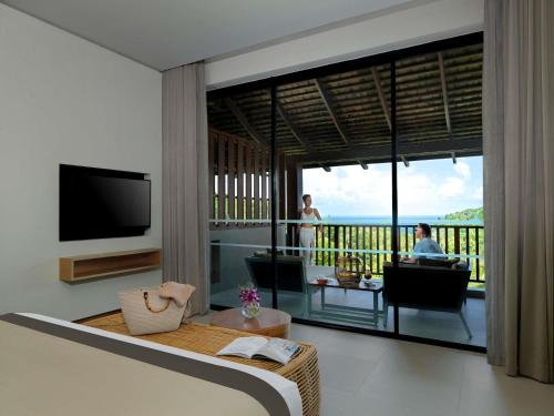 Habitación Doble Premier con cama grande y vistas al océano del hotel Avista Hideaway Phuket Patong - Mgallery. Foto 5