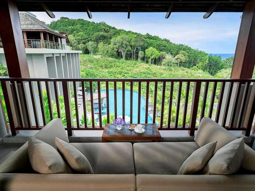 Habitación Deluxe con acceso a la piscina - 1 cama extragrande y sofá cama del hotel Avista Hideaway Phuket Patong - Mgallery. Foto 5